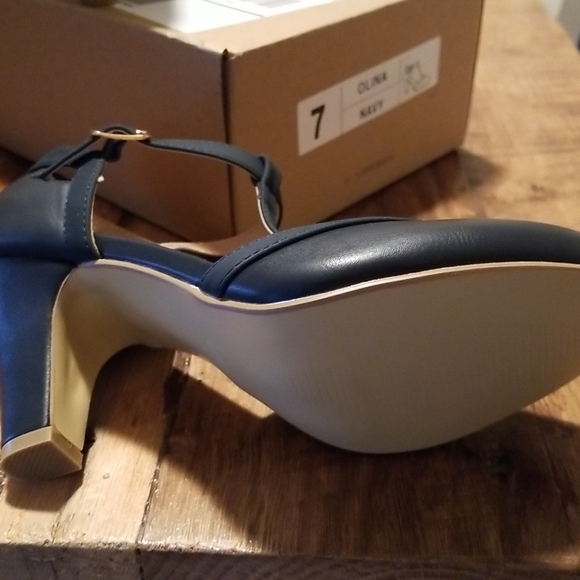 Journee Olina Navy Shoes size 7 - Picture 3 of 5
